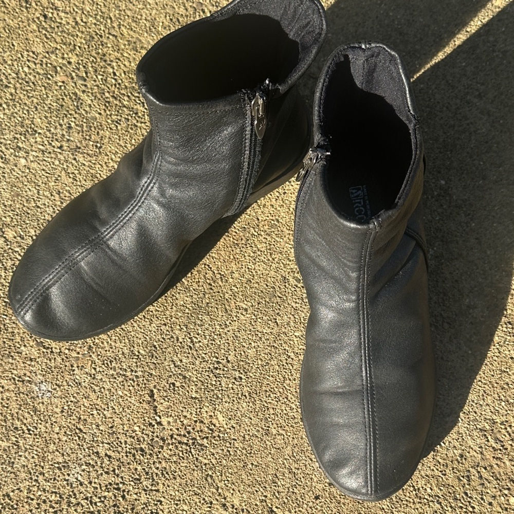 Women’s Classic Black Leather Boots